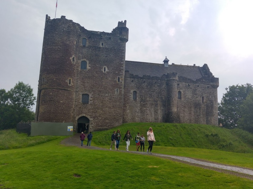 Photo of Doune Castle from approach 